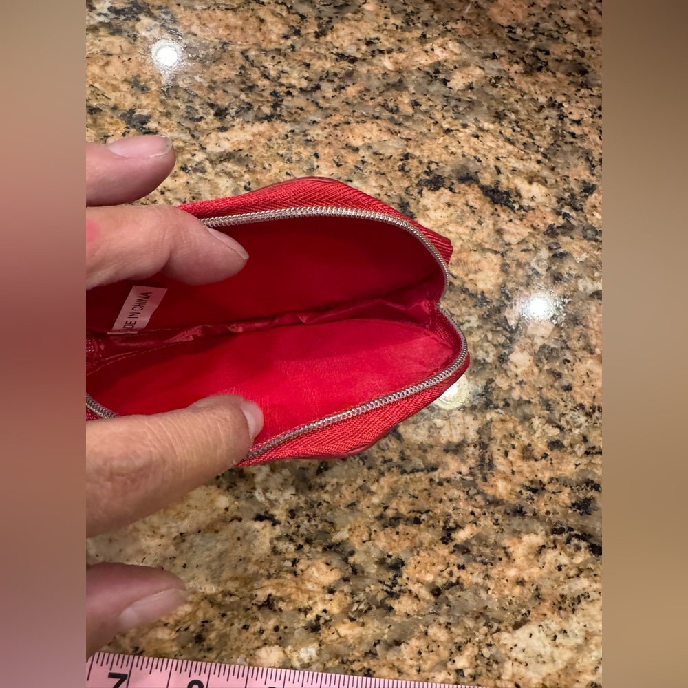 New Authentic Pandora Valentine 2018 Red Lips Coin Purse - Picture 3 of 5